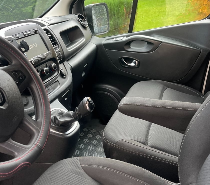 Véhicules commerciaux & utilitaires d'occasion Corrèze Objat - 19130 - Photos Vivastreet trafic 2,0 dci 120, moteur hs, echange possible