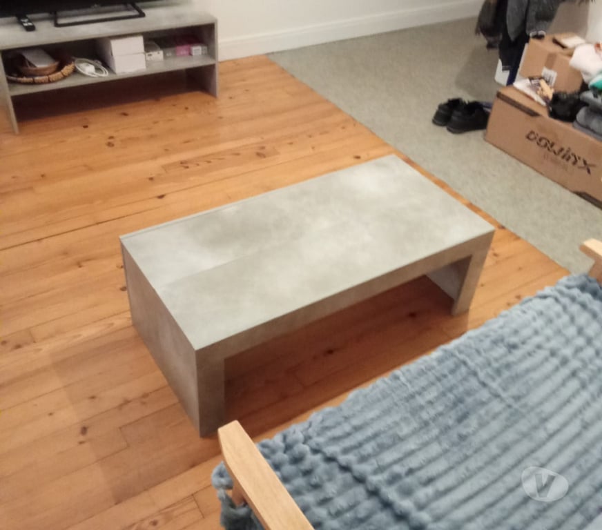 Ameublement & art de la table Corrèze Bort les Orgues - 19110 - Photos Vivastreet Superbe petite table de salon grise solide neuve