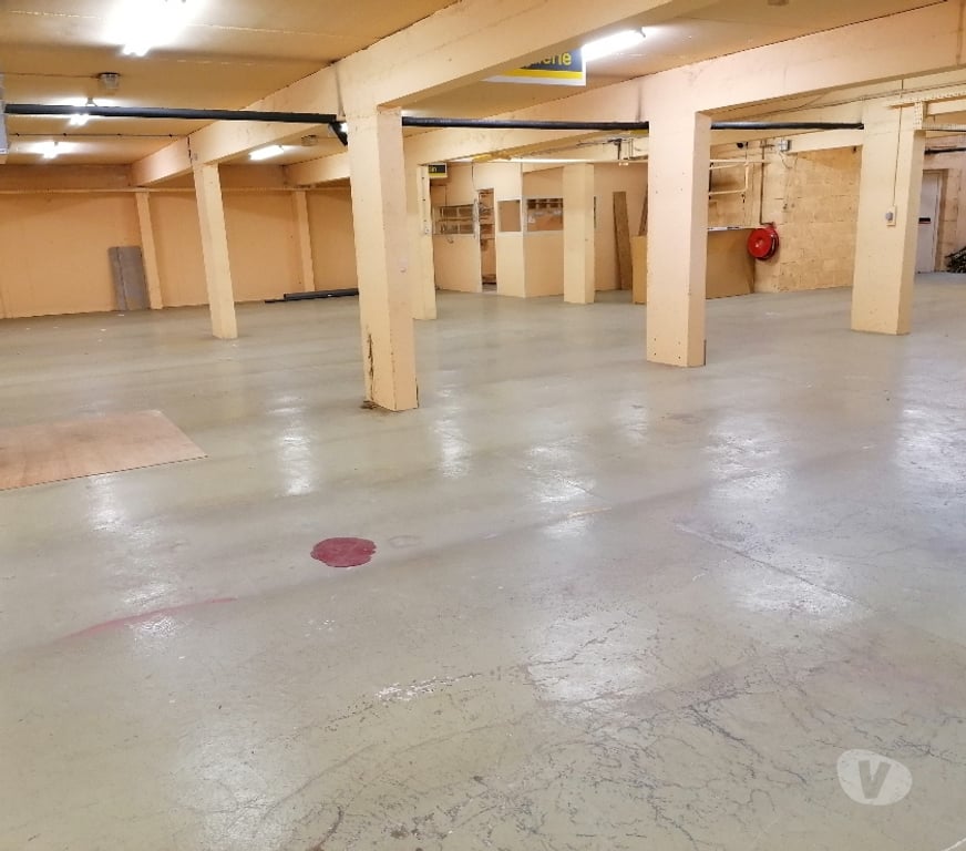 Parkings - Garages Finistère Chateauneuf du Faou - 29520 - Photos Vivastreet Garde meubles- Espace de stockage – 700 m²