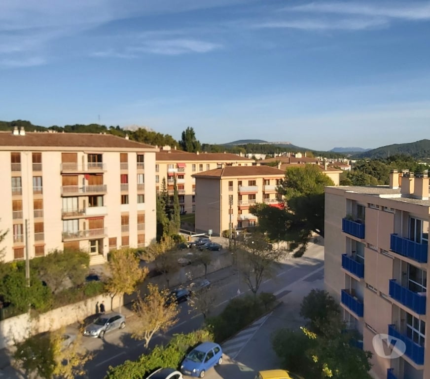 Colocations Bouches-du-Rhône Aix en Provence - Photos Vivastreet Propose de partager un studio avec un gars.