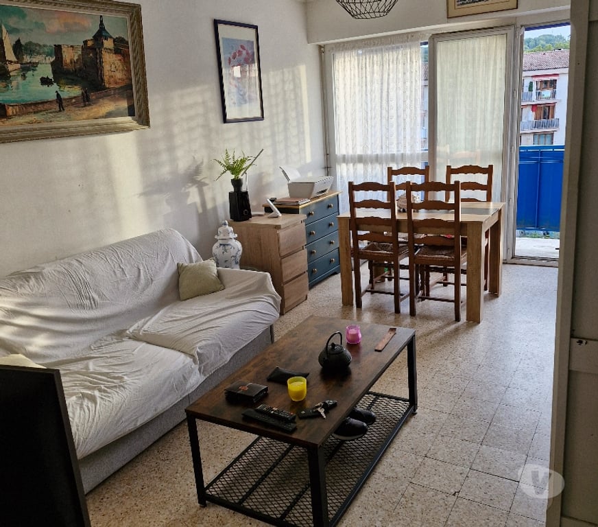 Colocations Bouches-du-Rhône Aix en Provence - Photos Vivastreet Propose de partager un studio avec un gars.