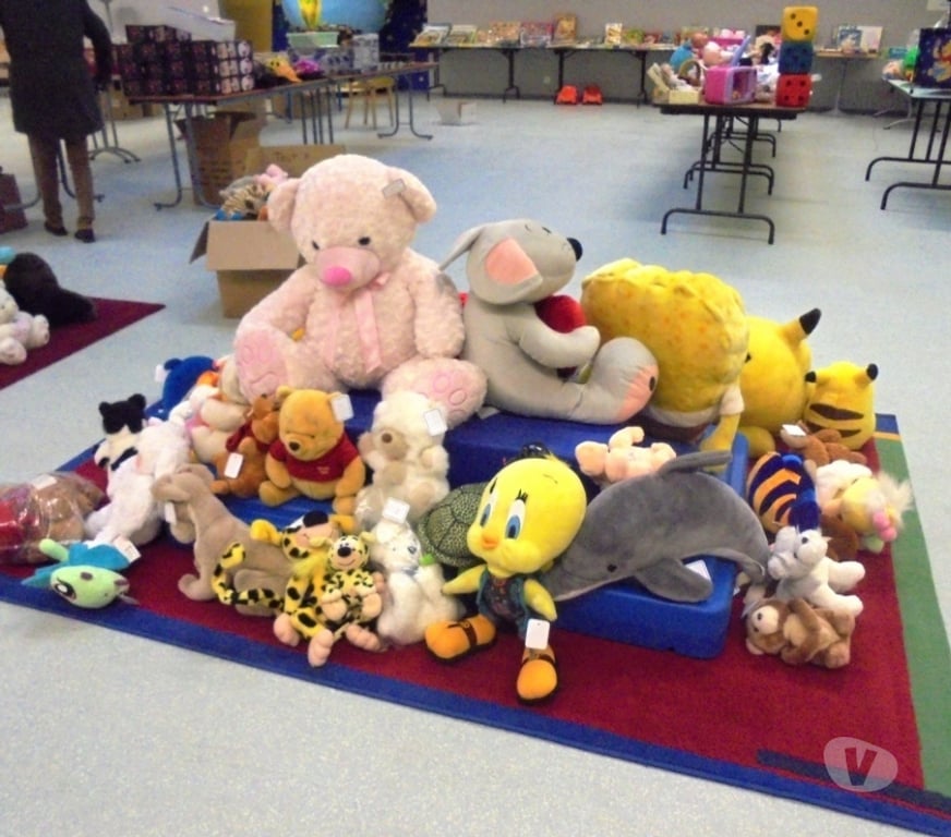 Vides greniers - Brocantes Doubs Audincourt - 25400 - Photos Vivastreet Broc aux jouets du Secours Populaire