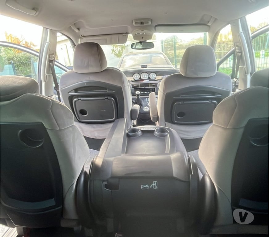 Voiture d'occasion Gironde Bassens - 33530 - Photos Vivastreet 807 2006 2.2hdi