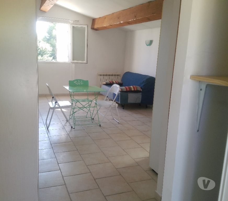 Appartement meublé Bouches-du-Rhône La Fare les Oliviers - 13580 - Photos Vivastreet T 1 MEUBLE EQUIPE LA FARE LES OLIVIVERS.