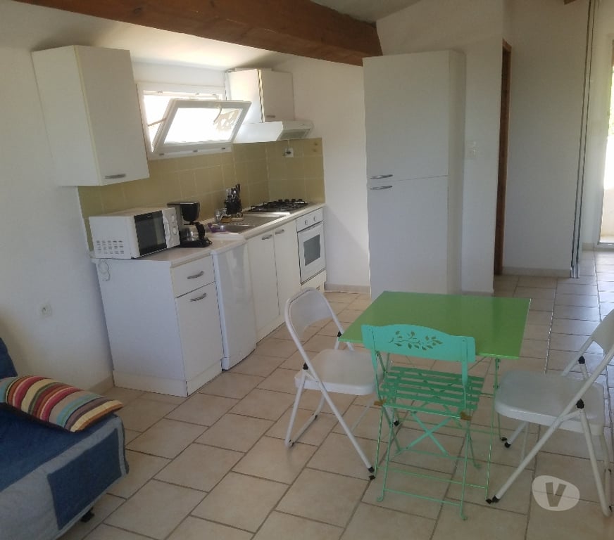 Appartement meublé Bouches-du-Rhône La Fare les Oliviers - 13580 - Photos Vivastreet T 1 MEUBLE EQUIPE LA FARE LES OLIVIVERS.