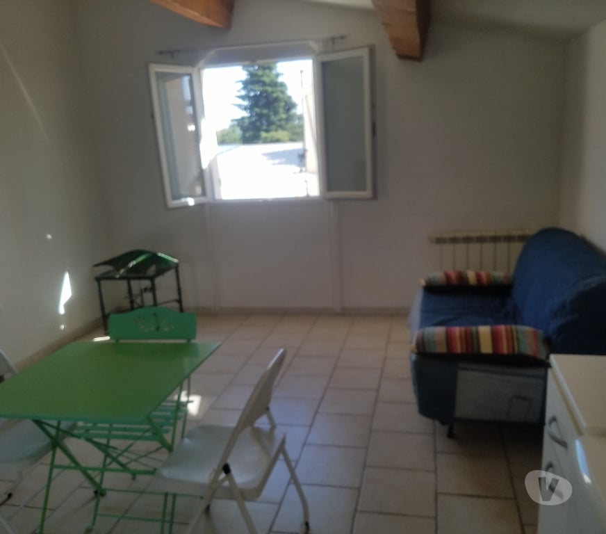 Appartement meublé Bouches-du-Rhône La Fare les Oliviers - 13580 - Photos Vivastreet T 1 MEUBLE EQUIPE LA FARE LES OLIVIVERS.