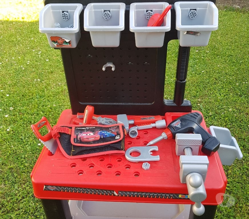 Jeux - Jouets Essonne Juvisy sur Orge - 91260 - Photos Vivastreet établi "cars" et ses accessoires