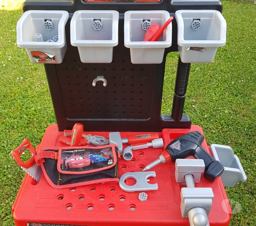 Jeux - Jouets Essonne Juvisy sur Orge - 91260 - Photos Vivastreet établi "cars" et ses accessoires