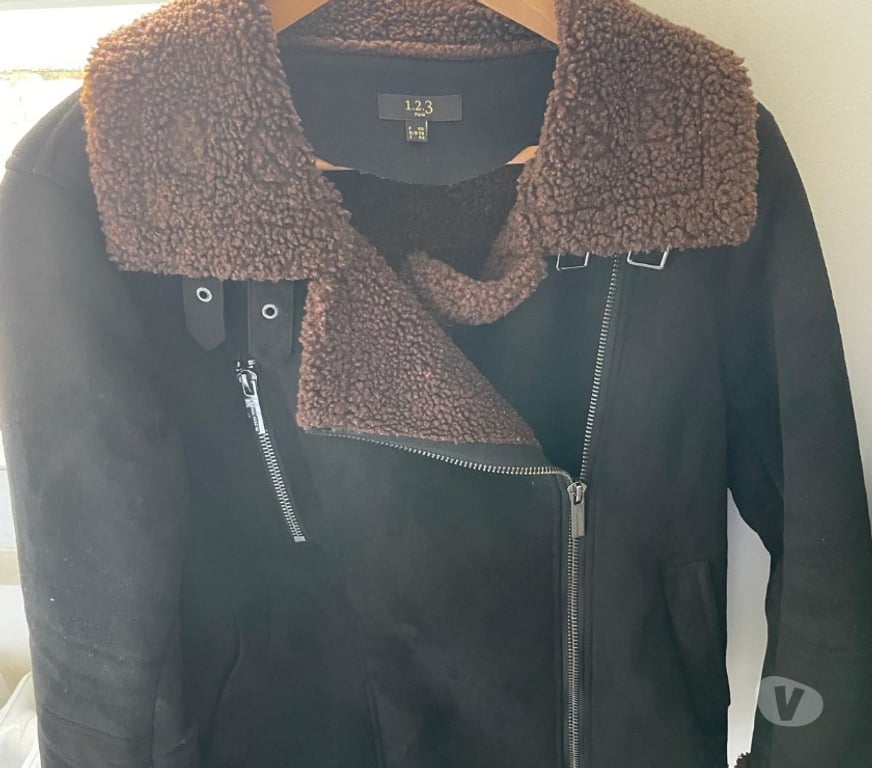 Vêtements occasion Seine-Saint-Denis Epinay sur Seine - 93800 - Photos Vivastreet Offre Exclusive