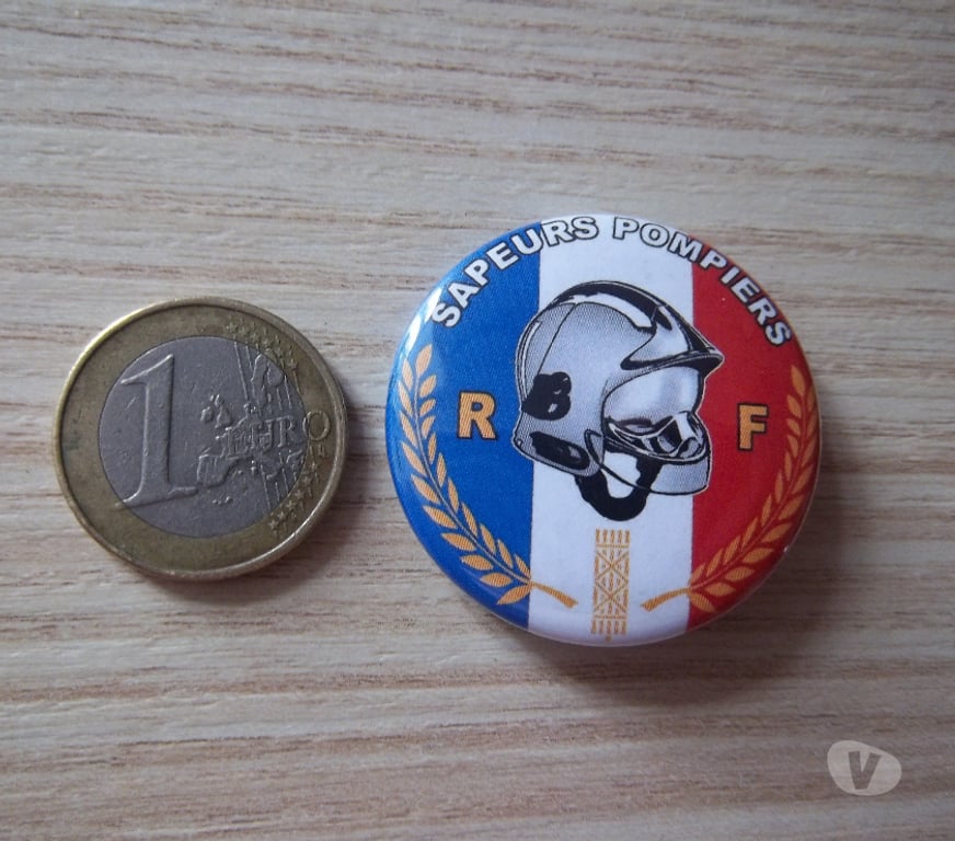Collection Manche Valognes - 50700 - Photos Vivastreet Sapeurs Pompiers badge drapeau France 38mm -neuf !