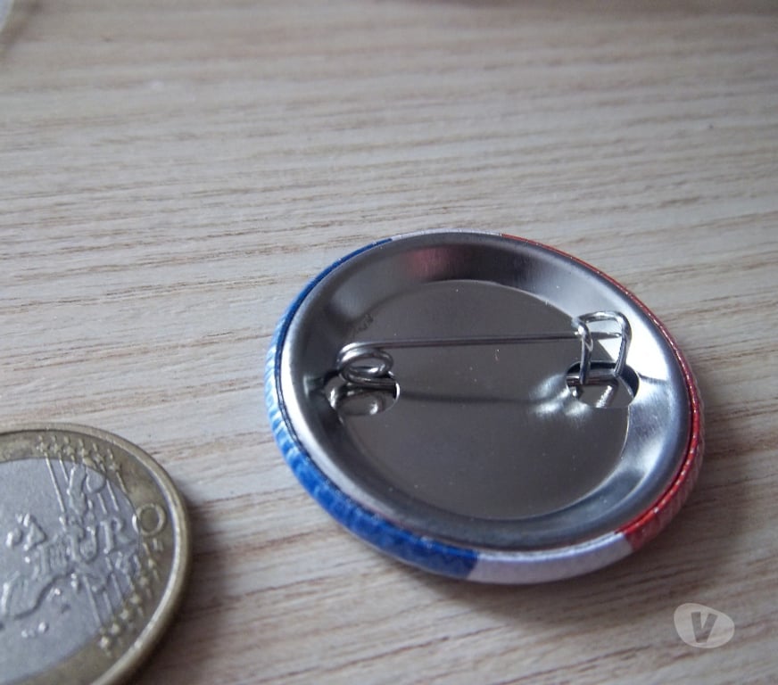 Collection Manche Valognes - 50700 - Photos Vivastreet Sapeurs Pompiers badge drapeau France 38mm -neuf !