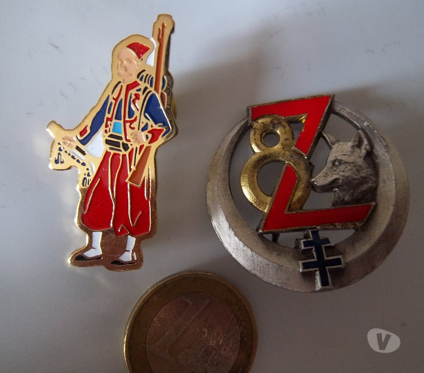 Collection Manche Valognes - 50700 - Photos Vivastreet insigne 8e bataillon de zouaves (BZ) + pin's Zouaves