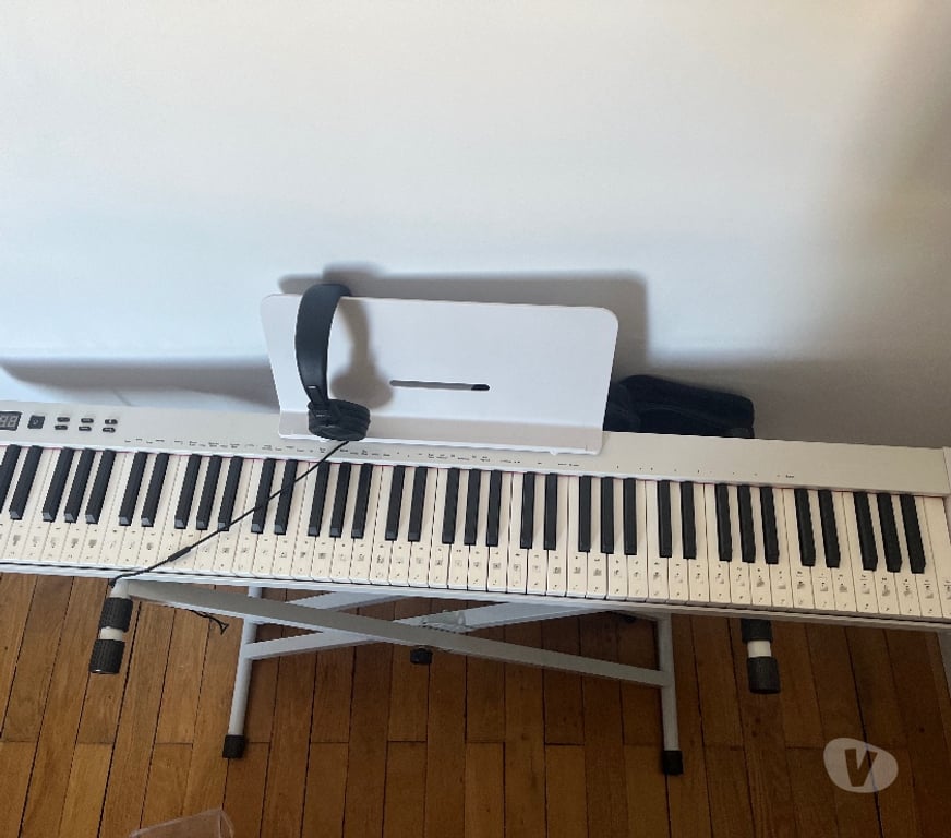 Instruments de musique Rhône Lyon - Photos Vivastreet Clavier piano Longeye