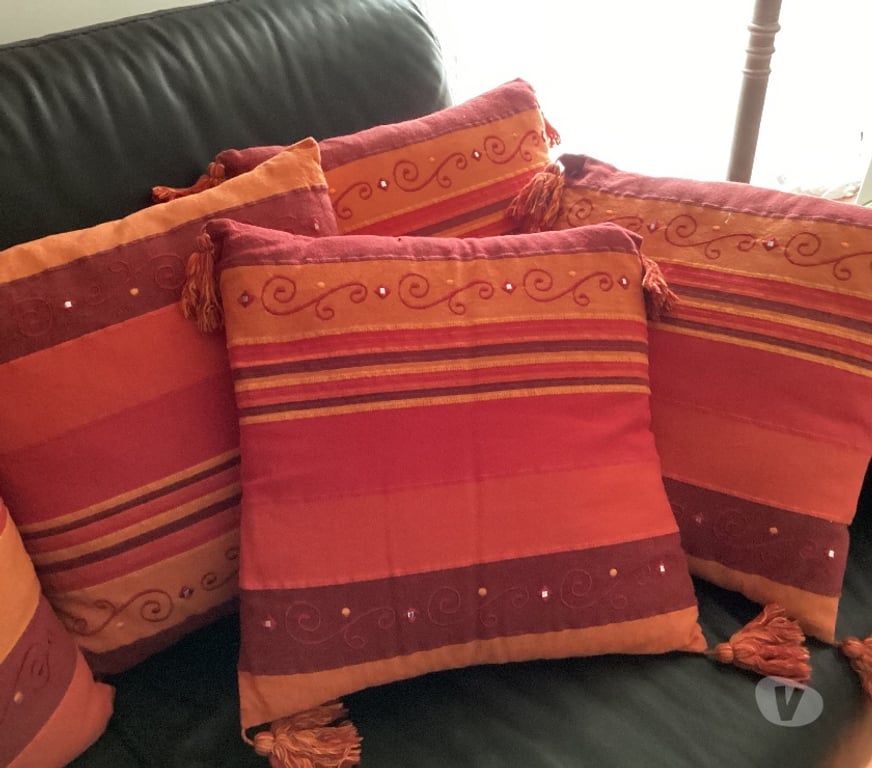 Ameublement & art de la table Val-de-Marne Vincennes - 94300 - Photos Vivastreet Canapé en cuir IKEA. (+ 5 coussins)