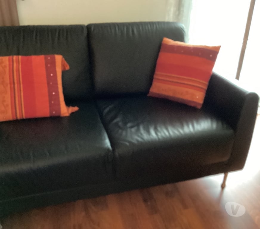 Ameublement & art de la table Val-de-Marne Vincennes - 94300 - Photos Vivastreet Canapé en cuir IKEA. (+ 5 coussins)