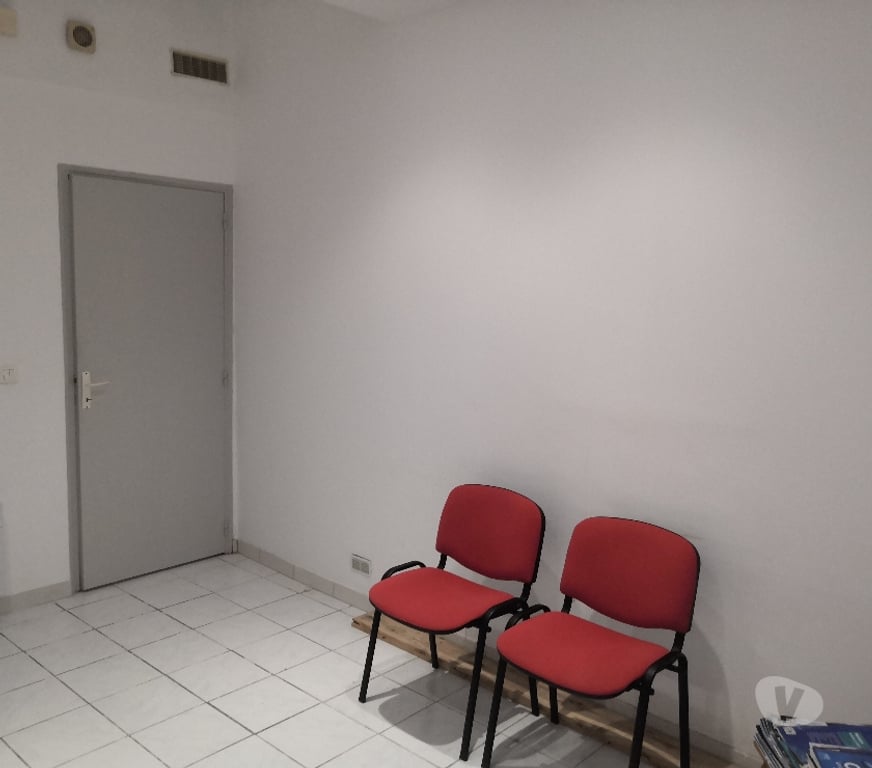 bureaux locaux Hérault St Gely du Fesc - 34980 - Photos Vivastreet Local 52 m2 3 pièces a louer. Rue principale Libre 01 12