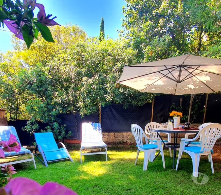 Appartement meublé Bouches-du-Rhône Cassis - 13260 - Photos Vivastreet T2 3 dans villa avec jardin