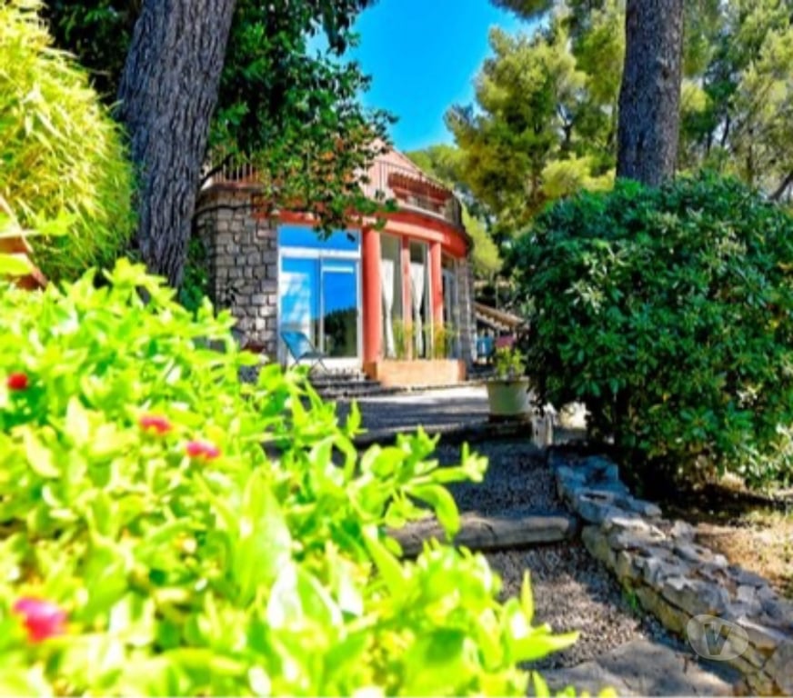 Appartement meublé Bouches-du-Rhône Cassis - 13260 - Photos Vivastreet T2 3 dans villa avec jardin