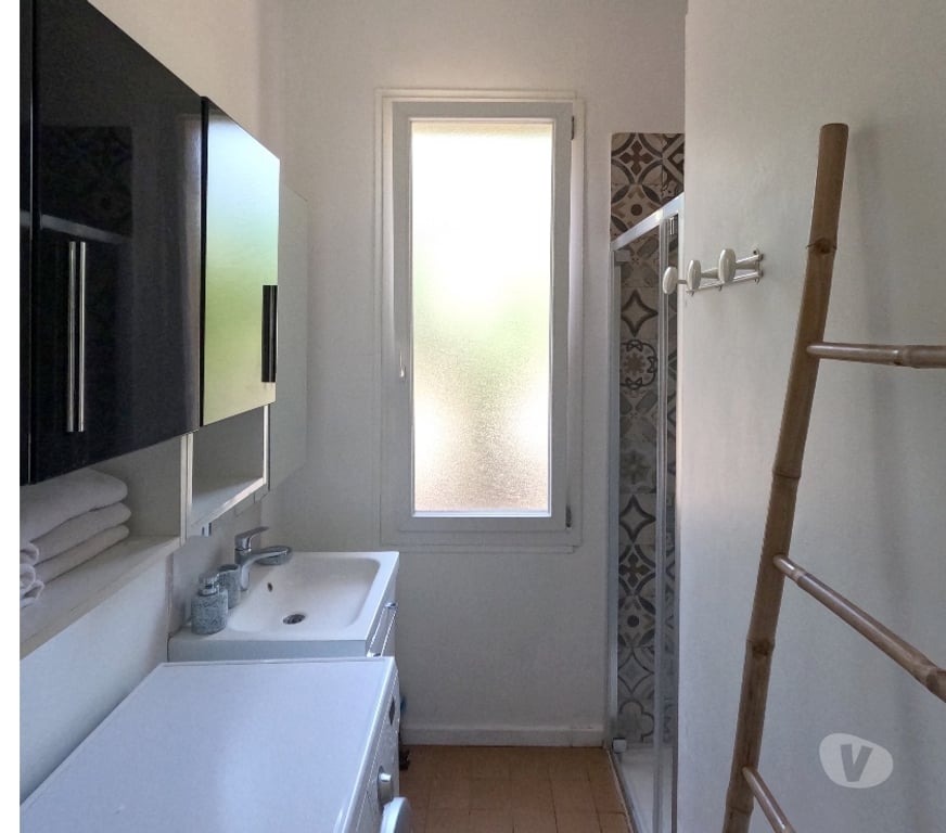 Appartement meublé Bouches-du-Rhône Cassis - 13260 - Photos Vivastreet T3 dans villa avec terrasse privative