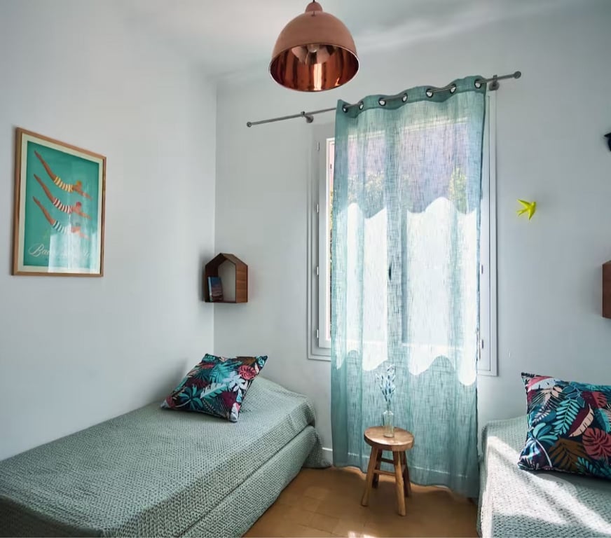 Appartement meublé Bouches-du-Rhône Cassis - 13260 - Photos Vivastreet T3 dans villa avec terrasse privative