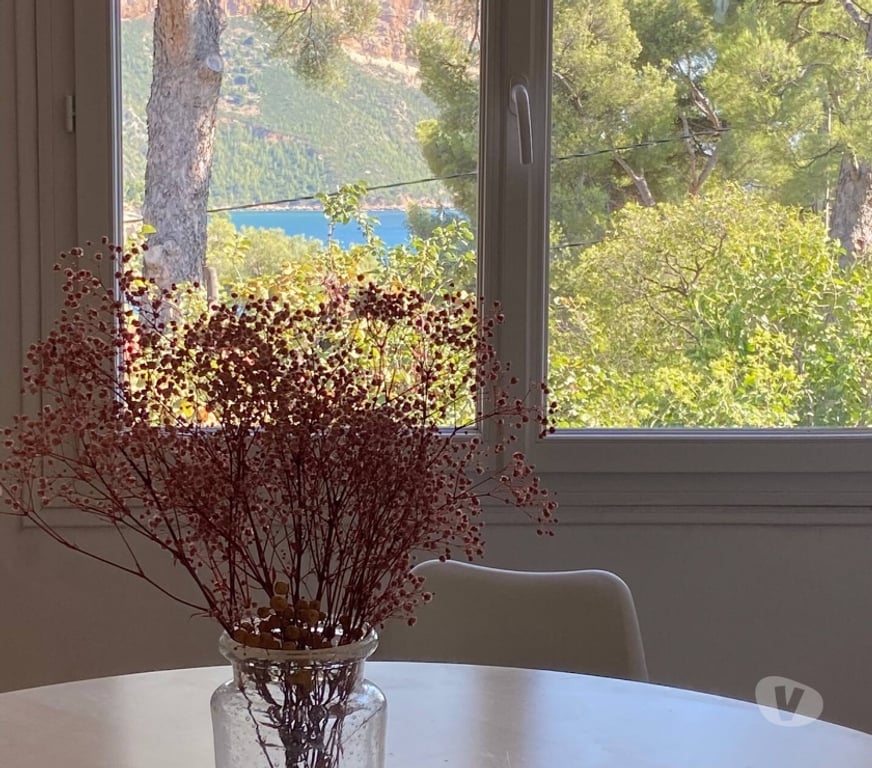 Appartement meublé Bouches-du-Rhône Cassis - 13260 - Photos Vivastreet T3 dans villa avec terrasse privative