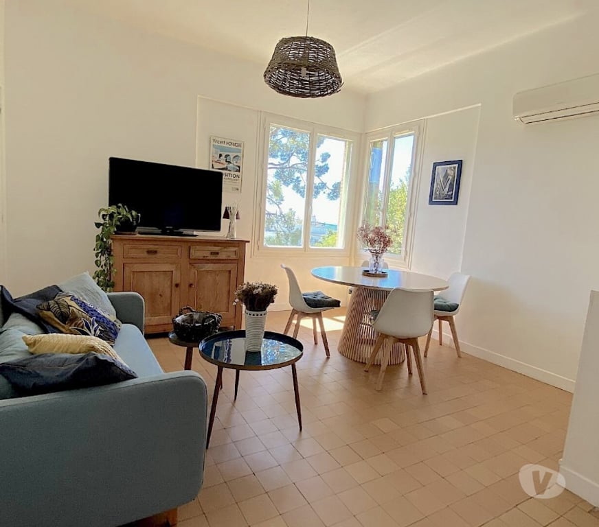 Appartement meublé Bouches-du-Rhône Cassis - 13260 - Photos Vivastreet T3 dans villa avec terrasse privative