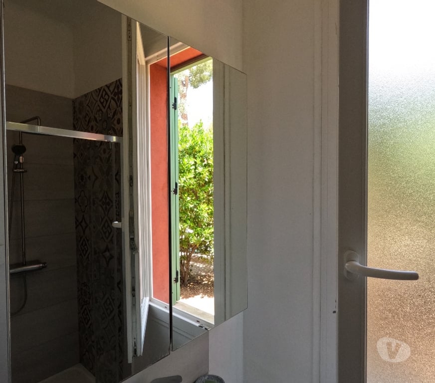 Appartement meublé Bouches-du-Rhône Cassis - 13260 - Photos Vivastreet T3 dans villa avec terrasse privative