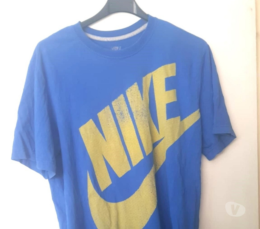 Vêtements occasion Seine-Saint-Denis Epinay sur Seine - 93800 - Photos Vivastreet T-shirt Nike bleu & jaune – Taille XL