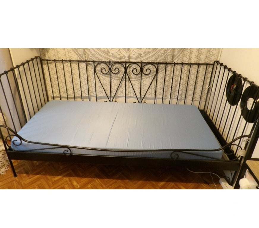 Ameublement & art de la table Isère St Clair de la Tour - 38110 - Photos Vivastreet Lit banquette 1 personne avec sommier lattes et matelas