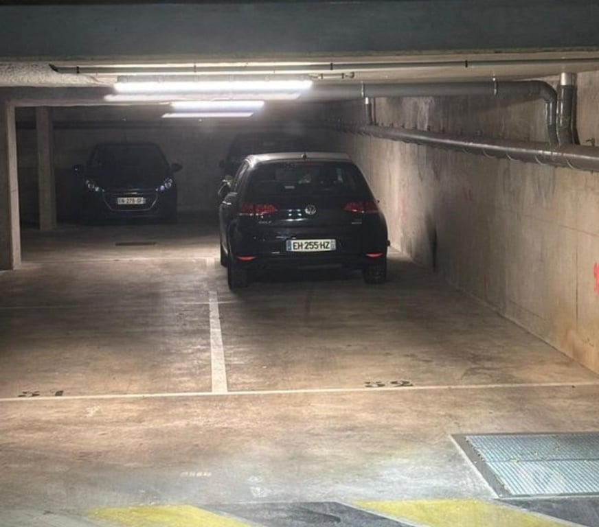 Parkings - Garages Seine-Saint-Denis Neuilly sur Marne - 93330 - Photos Vivastreet Place de parking souterrain – Immeuble sécurisé,