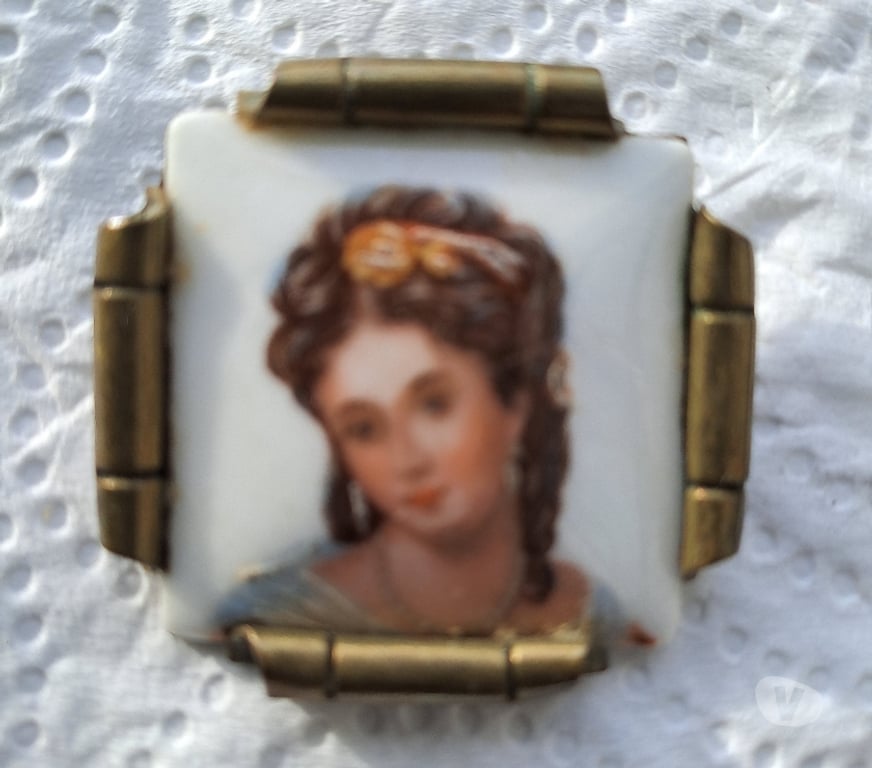 Collection Seine-et-Marne Montceaux les Provins - 77151 - Photos Vivastreet broche porcelaine