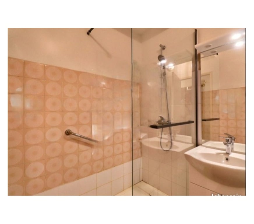 location saisonniere Alpes-de-Haute-Provence Greoux les Bains - 04800 - Photos Vivastreet Idéal appart. avec chambre à 200m des Thermes