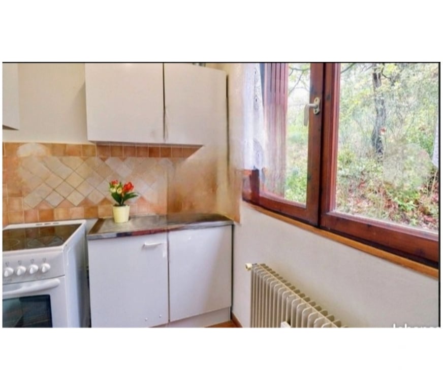 location saisonniere Alpes-de-Haute-Provence Greoux les Bains - 04800 - Photos Vivastreet Idéal appart. avec chambre à 200m des Thermes