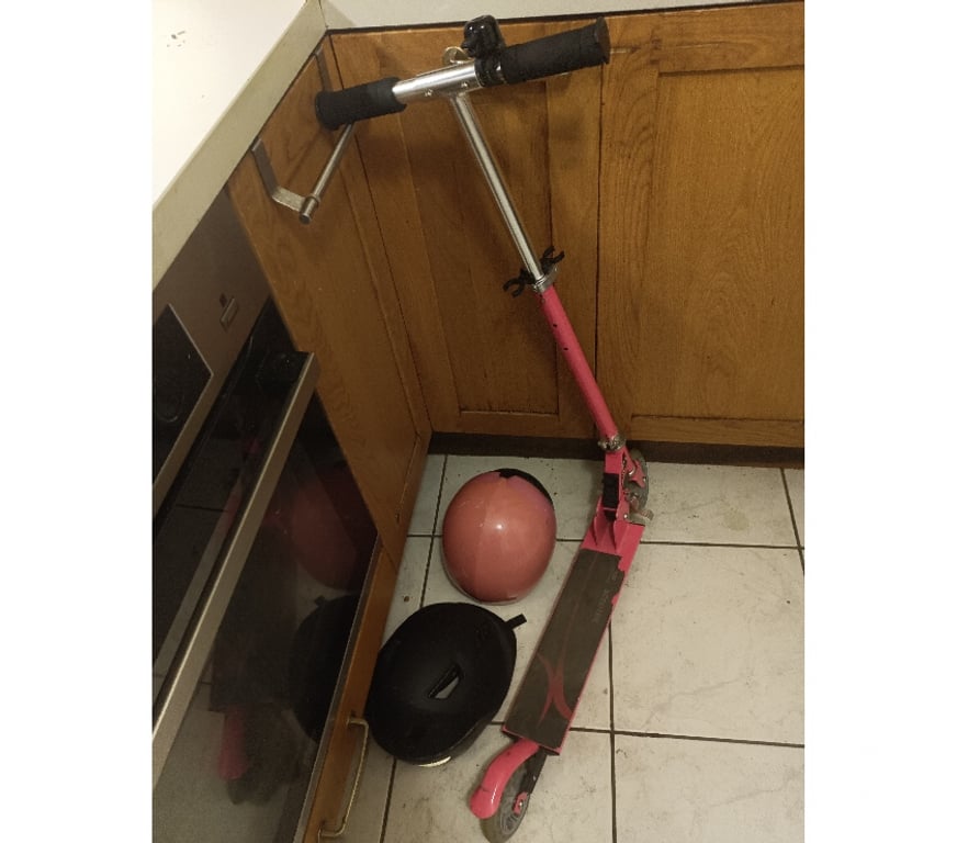 Matériel de sport Paris Paris 6ème ardt - 75006 - Photos Vivastreet 2 casques enfant 8 - 11 ans = en option 1 rose enfant et 1 n