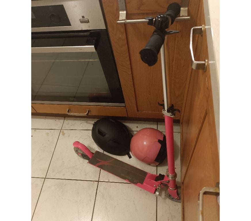 Matériel de sport Paris Paris 6ème ardt - 75006 - Photos Vivastreet 2 casques enfant 8 - 11 ans = en option 1 rose enfant et 1 n