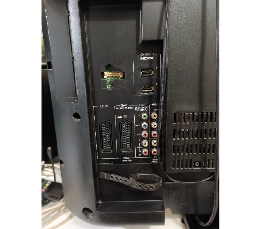 Photo - Video - Son Paris Paris 6ème ardt - 75006 - Photos Vivastreet TV TNT écran Toshiba 32 pouces 81 cm modèle 32AV555V