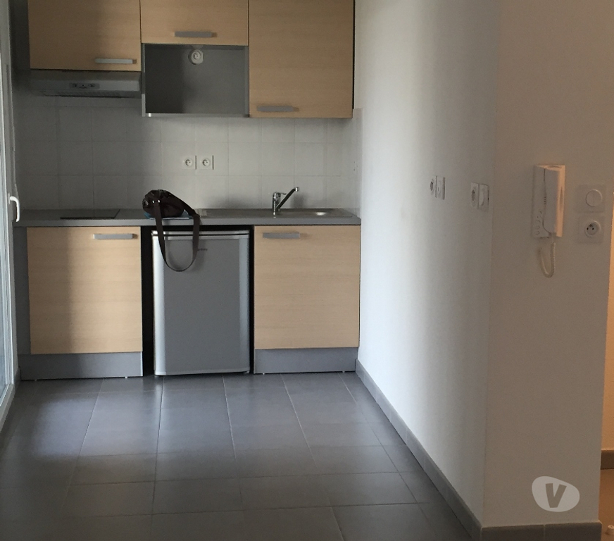 Location appartement Rhône Lyon - Photos Vivastreet Loue Grand Studio avec terrasse et Paring en sous-sol