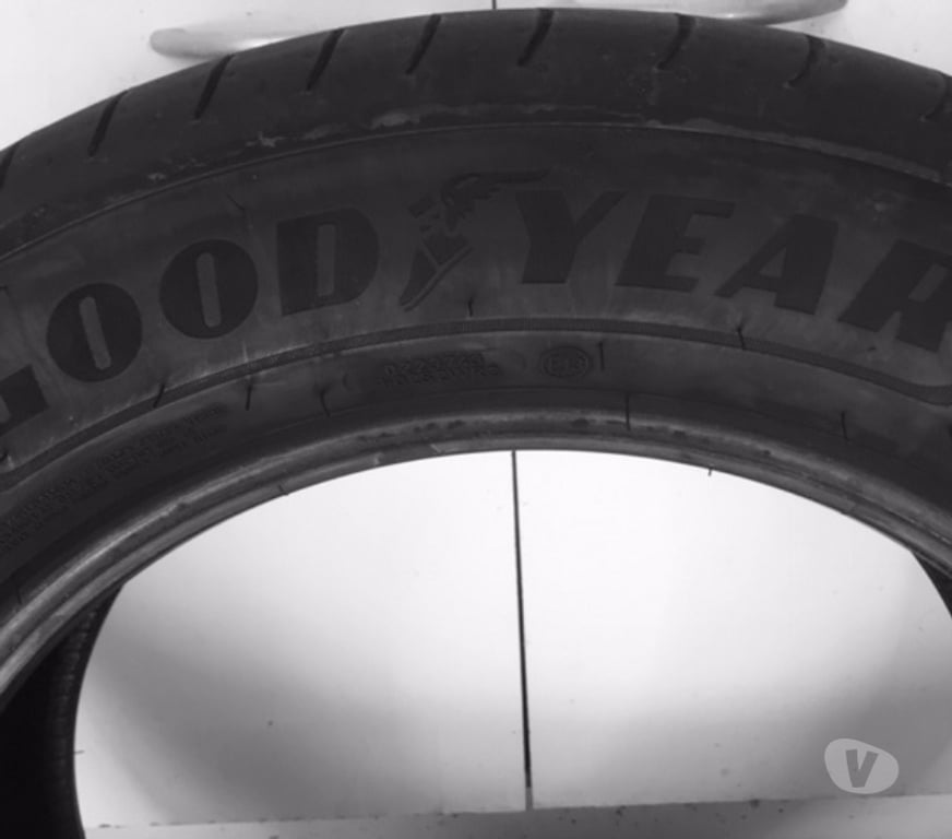 Pièces et services auto Charente-Maritime Vaux sur Mer - 17640 - Photos Vivastreet Pneus GOODYEAR EFFICIENTGRIP 2 SUV 215 60 R17 96 H