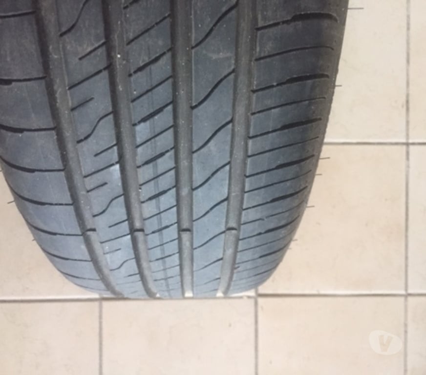 Pièces et services auto Charente-Maritime Vaux sur Mer - 17640 - Photos Vivastreet Pneus GOODYEAR EFFICIENTGRIP 2 SUV 215 60 R17 96 H