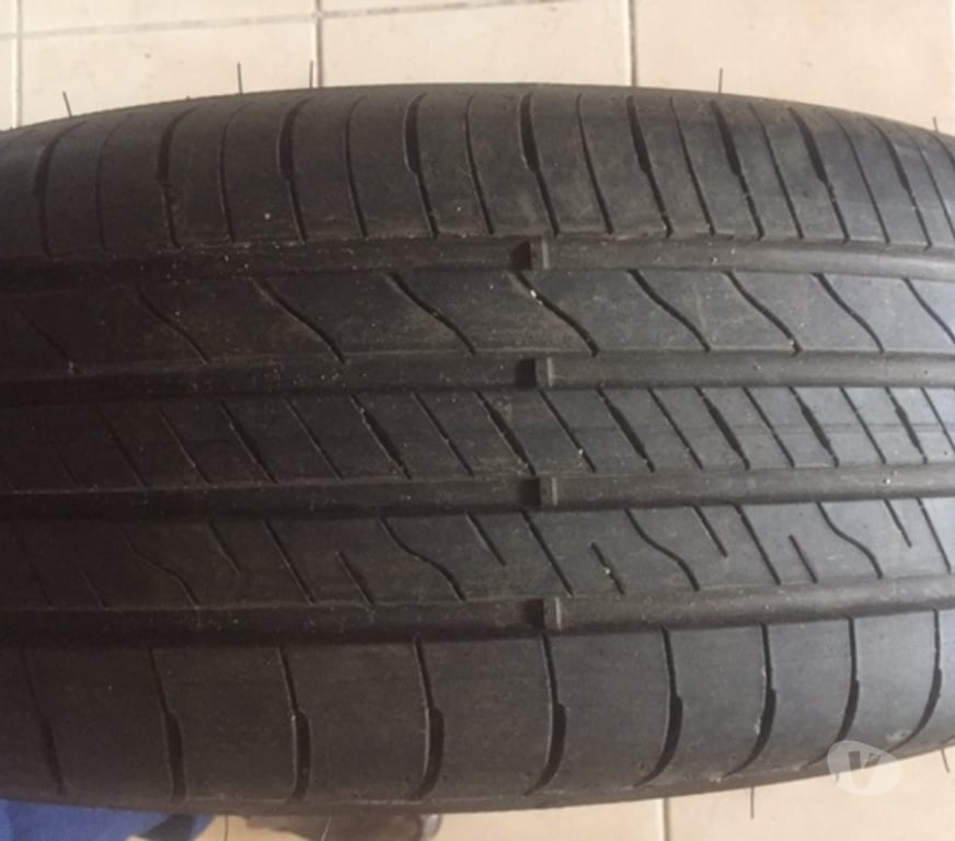 Pièces et services auto Charente-Maritime Vaux sur Mer - 17640 - Photos Vivastreet Pneus GOODYEAR EFFICIENTGRIP 2 SUV 215 60 R17 96 H