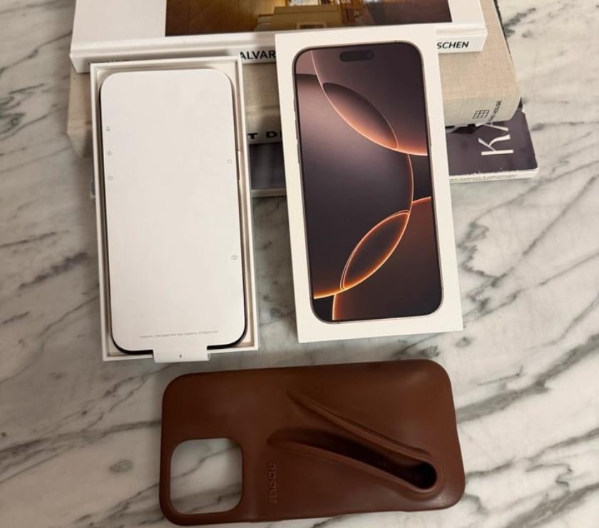 Téléphonie Isère Chabons - 38690 - Photos Vivastreet iPhone 16 Pro Max Titane Désert 256 Go