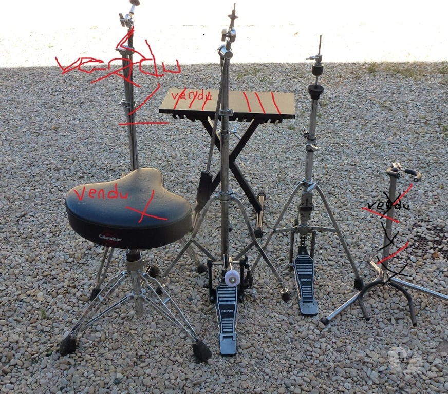 Instruments de musique Marne Chalons en Champagne - 51000 - Photos Vivastreet nombreux et divers matériel de musique