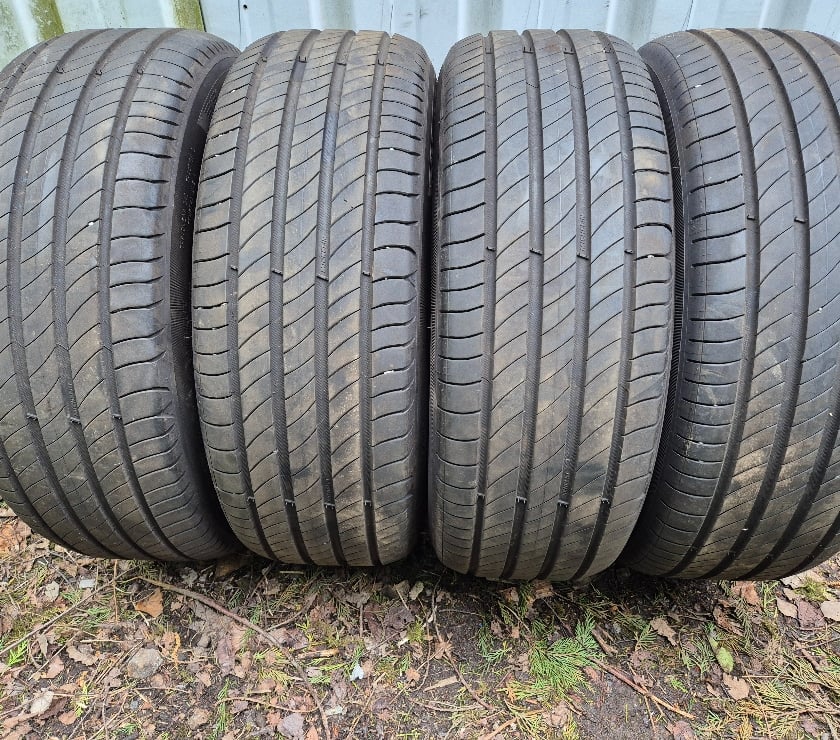 Pièces et services auto St Etienne St Etienne - Photos Vivastreet 4 pneus été 215 55 17 94V Michelin envoi rapide possible