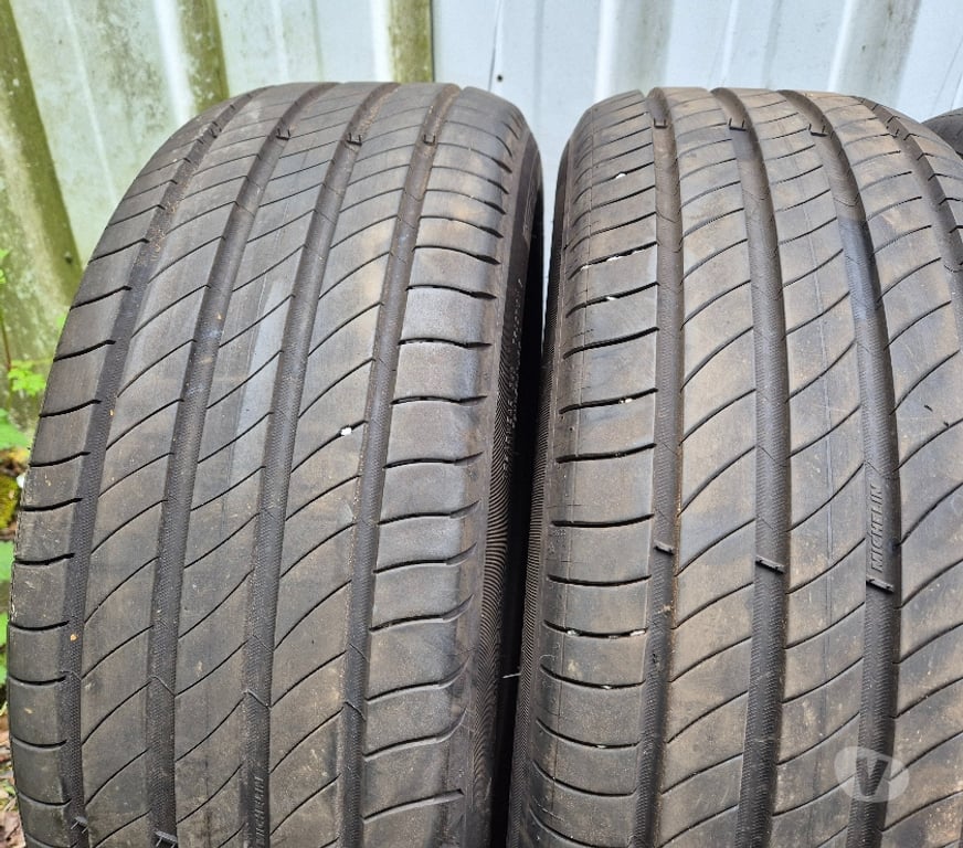 Pièces et services auto Loire St Etienne - Photos Vivastreet 4 pneus été 215 55 17 94V Michelin envoi rapide possible