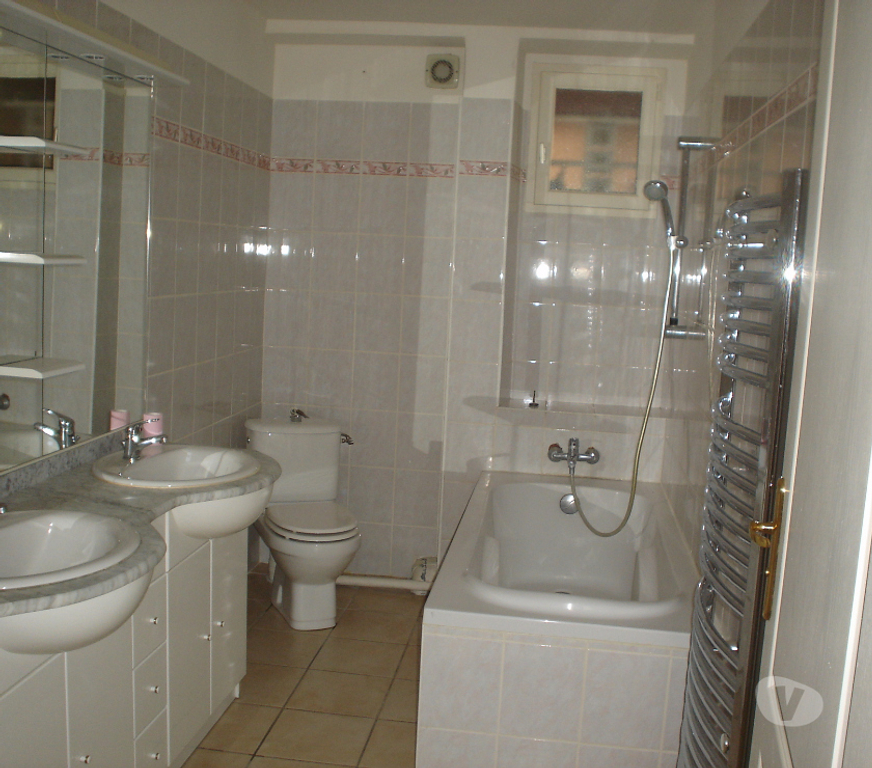 Location appartement Drôme Montelimar - 26200 - Photos Vivastreet Loue T3 avec emplacement dans garage