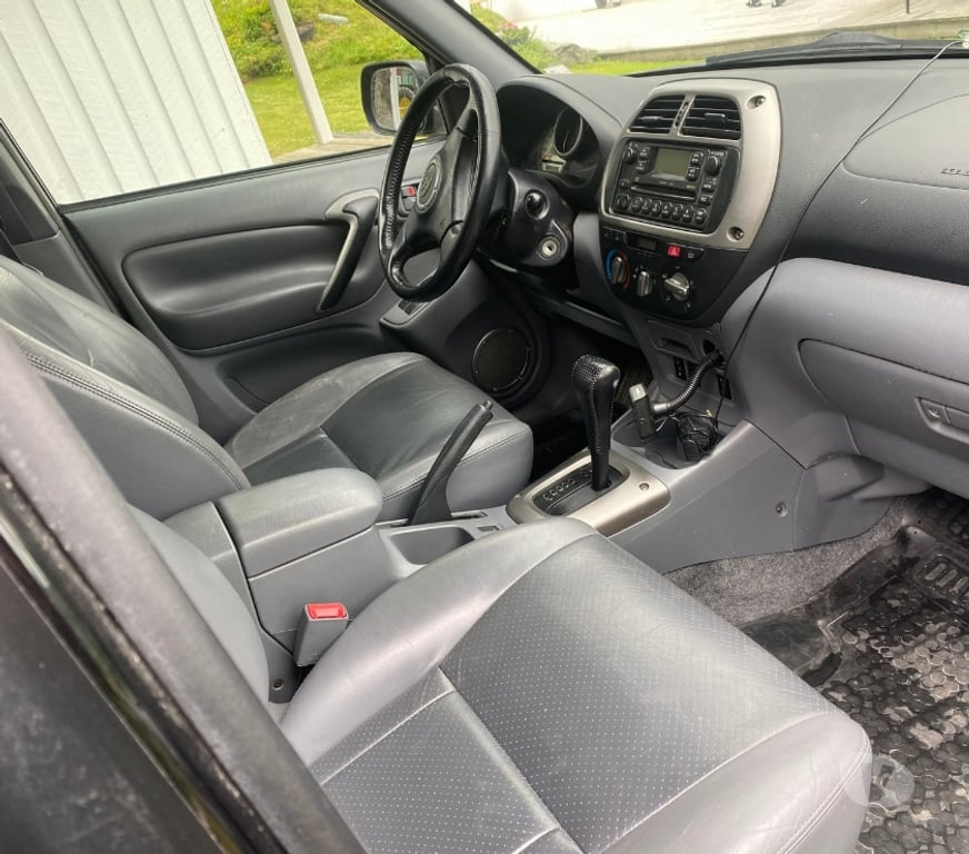 Voiture d'occasion Maine-et-Loire Cholet - 49300 - Photos Vivastreet magnifique Toyota RAV4