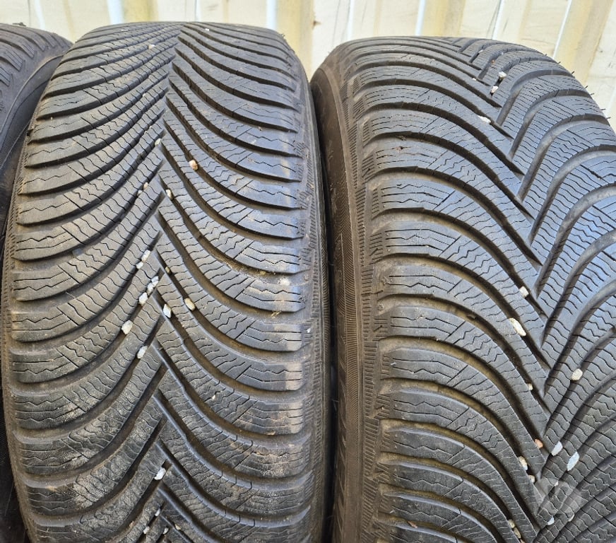 Pièces et services auto Loire St Etienne - Photos Vivastreet 4 roues Alu neige 205 55 16 91T Michelin Peugeot 308 envoi p