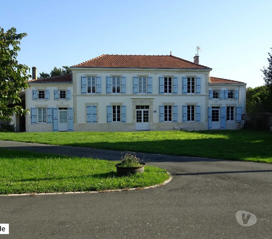 Vente Maison Charente-Maritime Tonnay Boutonne - 17380 - Photos Vivastreet 300m2 rénovés Tonnay-Boutonne 430 000€