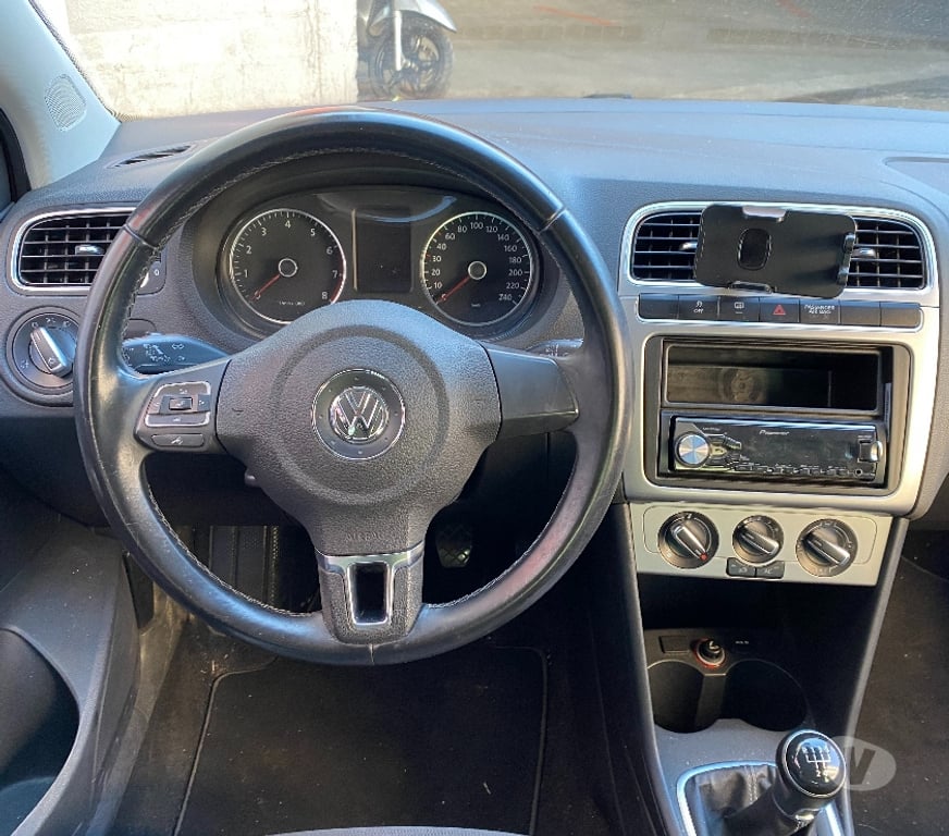 Voiture d'occasion Bouches-du-Rhône Marseille - Photos Vivastreet Vends Volkswagen Polo V 1.2 60ch Style Rouge