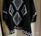 Plouay - Morbihan — Poncho noir et blanc en laine
